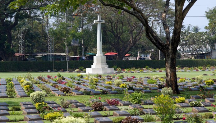 Det ligger to krigskirkegårder i Kanchanaburi. På den største, som ligger i sentrum av byen, hviler rundt 5000 soldater fra det britiske samveldet, sammen med 1800 nederlendere. De døde under byggingen av jernbanen fra Thailand til Burma. Krigskirkegården holdes i plettfri stand av The Commonwealth War Graves Commission.