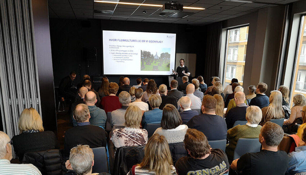 Eiving Eggen, sosialantropolog og seremonirådgiver i Human-Etisk Forbund var foredragsholder på nordisk seminar Eiving Eggen, sosialantropolog og seremonirådgiver i Human-Etisk Forbund var foredragsholder på nordisk seminar