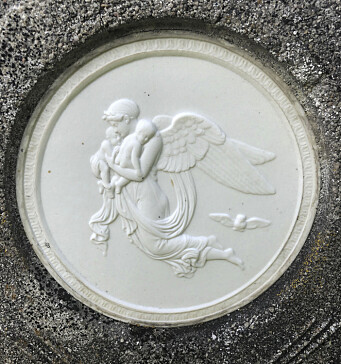 Natten. fremstilt billedmessig av Bertel Thorvaldsen. Natten. fremstilt billedmessig av Bertel Thorvaldsen.