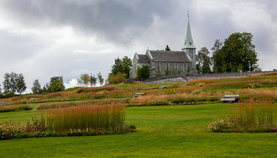 Havstein kirkegård i Trondheim. I forbindelse med utvidelsen ble det tenkt nøye på hva slags vegetasjon man ønsket å bruke. Havstein kirkegård i Trondheim. I forbindelse med utvidelsen ble det tenkt nøye på hva slags vegetasjon man ønsket å bruke.