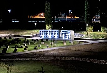 <span class=" italic" data-lab-italic_desktop="italic"><span class=" font-weight-bold" data-lab-font_weight_desktop="font-weight-bold">Notodden gravlund har fått den første nybygde urneveggen i nyere tid i Norge.</span></span> <span class=" italic" data-lab-italic_desktop="italic"><span class=" font-weight-bold" data-lab-font_weight_desktop="font-weight-bold">Notodden gravlund har fått den første nybygde urneveggen i nyere tid i Norge.</span></span>