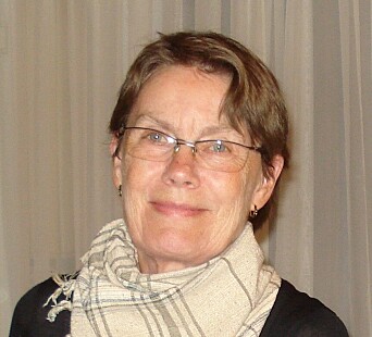 Tone Svalastog Garnes har skrevet masteroppgave om kistetepper. Hun produserer også egne åklær som har blitt benyttet ved gravferd. Tone Svalastog Garnes har skrevet masteroppgave om kistetepper. Hun produserer også egne åklær som har blitt benyttet ved gravferd.
