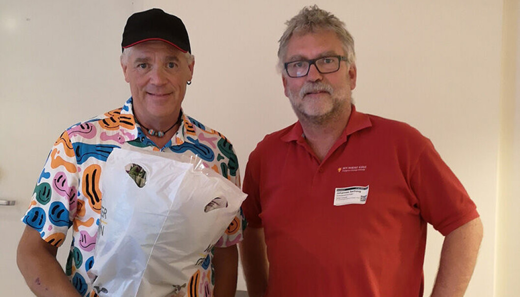 Alf Bergin takkes av som redaktør på årets siste møte i Gravplassens redaksjonsutvalg. Alf Bergin takkes av som redaktør på årets siste møte i Gravplassens redaksjonsutvalg.