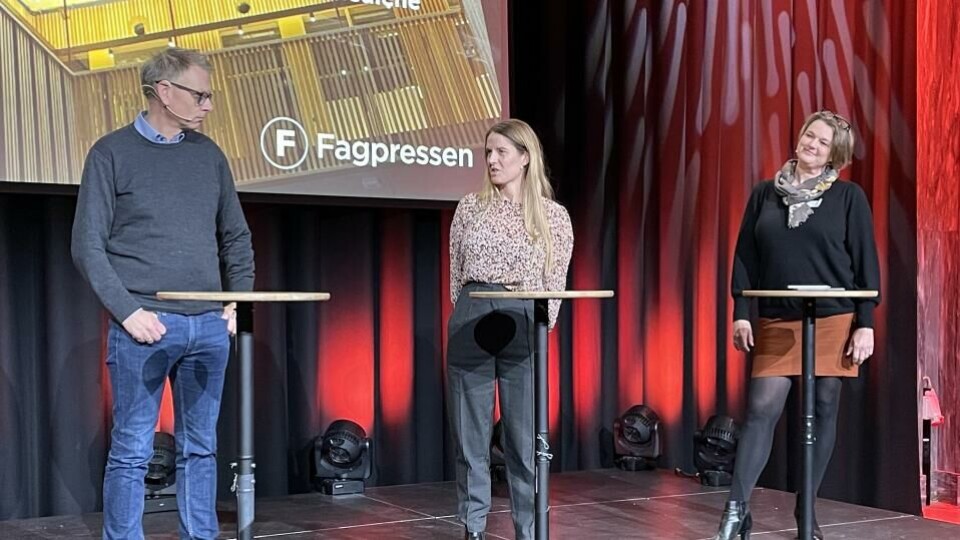 Ole Kristian Bjellaanes, NTB; Astrid Meland, VG og Hege Iren Frantzen, NRK anerkjenner at det er mye å hente i Fagpressen. Samtaleleder var Erik Waatland i Medier24. (Foto: BN).