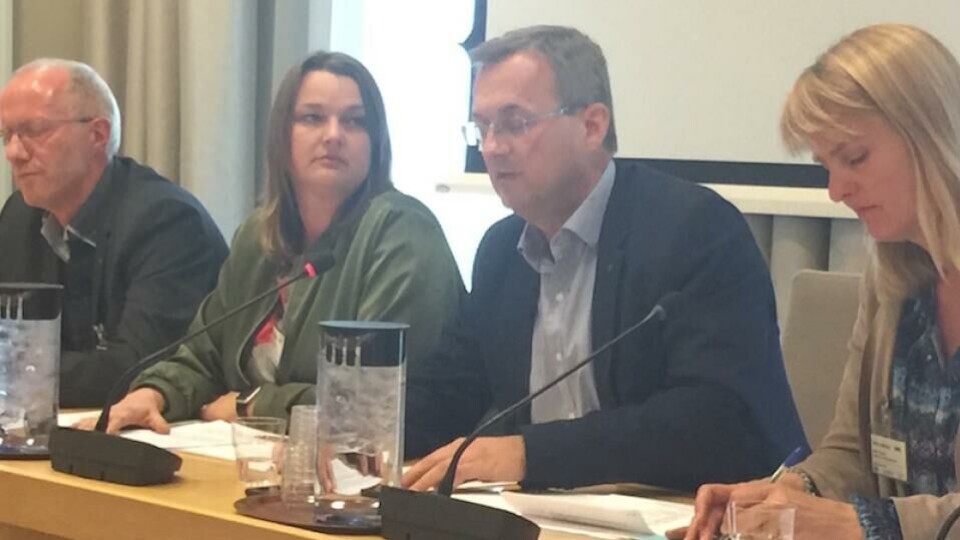 Fra venstre, Arne Jensen, NR; Hege Iren Frantzen, NJ; Per Brikt Olsen, Fagpressen, og Randi Øgrey, MBL under høringen i finanskomiteen mandag. (Foto: BN).
