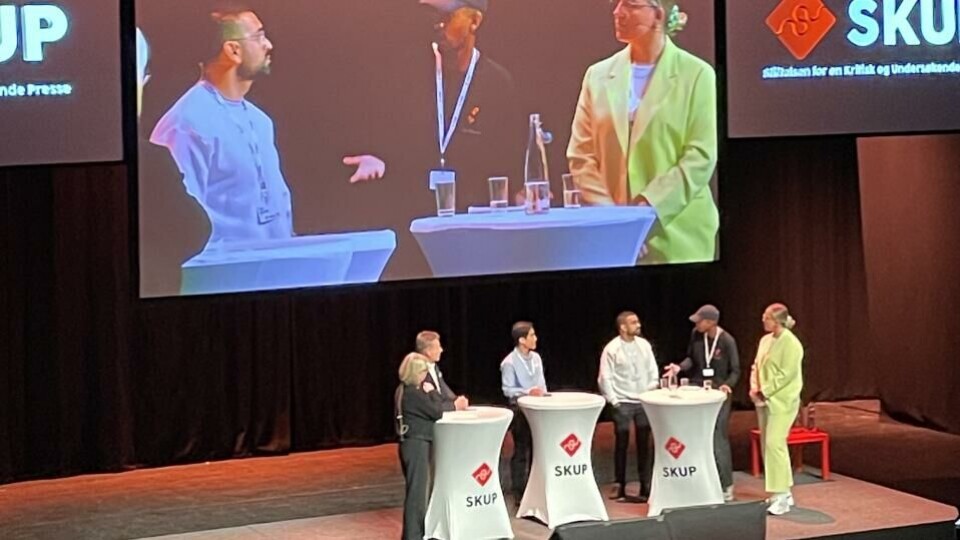Yama Wolasmal, her i debatt på SKUP-konferansen tidligere i april, er blant de nominerte til Den store journalistprisen 2024. (Foto: BN).