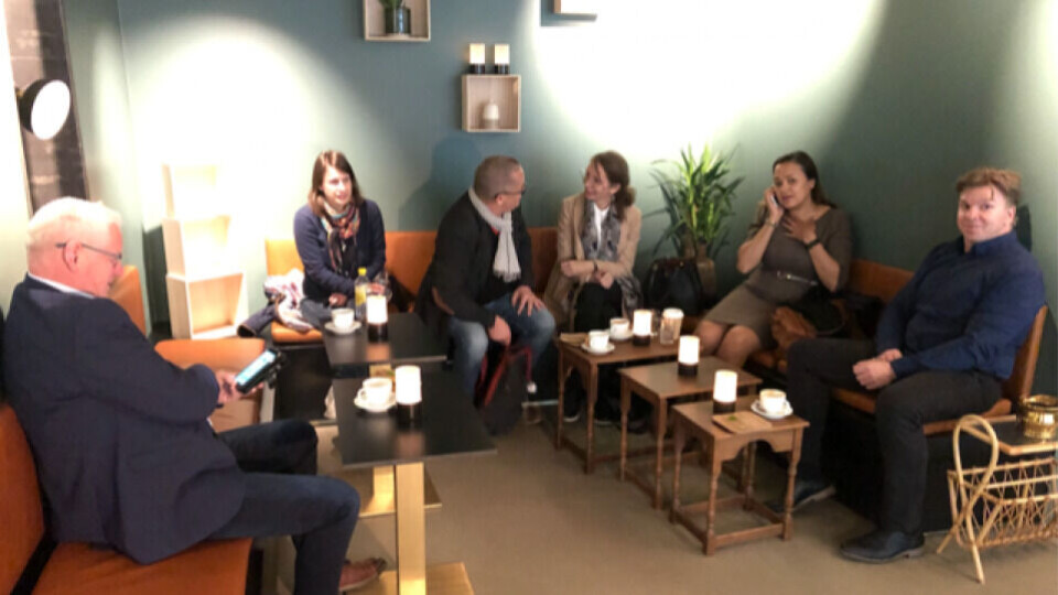 Morgenkaffe med noen av deltakerne fra Fagpressen, på Gulltaggen Creative Tech torsdag morgen. (Foto: PBO).