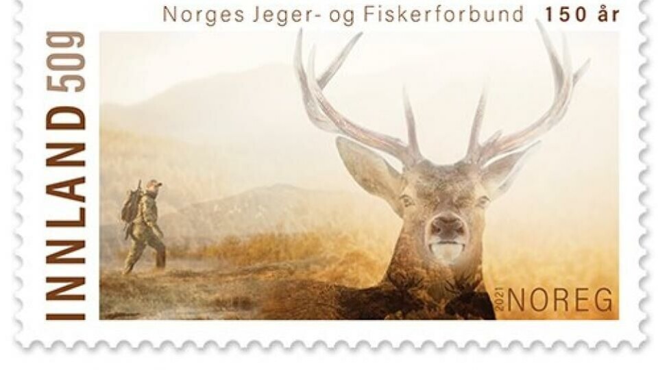 Det ene av to frimerker som Posten lanserer i anledning 150-årsjubileet til Norges Jeger- og Fiskerforbund, NJFF. (Foto: Posten).