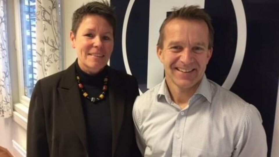 Berit Nyman, nestleder i Fagpressen, og konsulent Per Halvorsen hjelper deg å ta i bruk Fagpressen trykk og distribusjon. (Foto: PBO).
