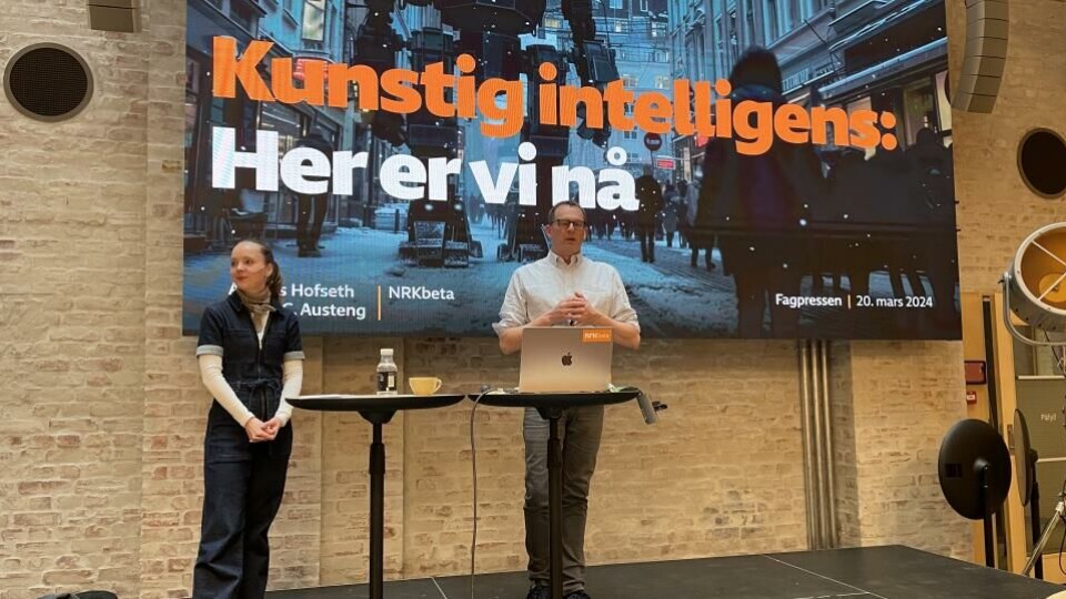 Ingrid C. Austeng og Anders Hofseth fra NRK Beta holdt en oppdatert og interessant innledning om kunstig intelligens i forkant av Fagpressens årsmøte onsdag. Salen var stappfull av folk fra Pressens hus. (Foto: BN).