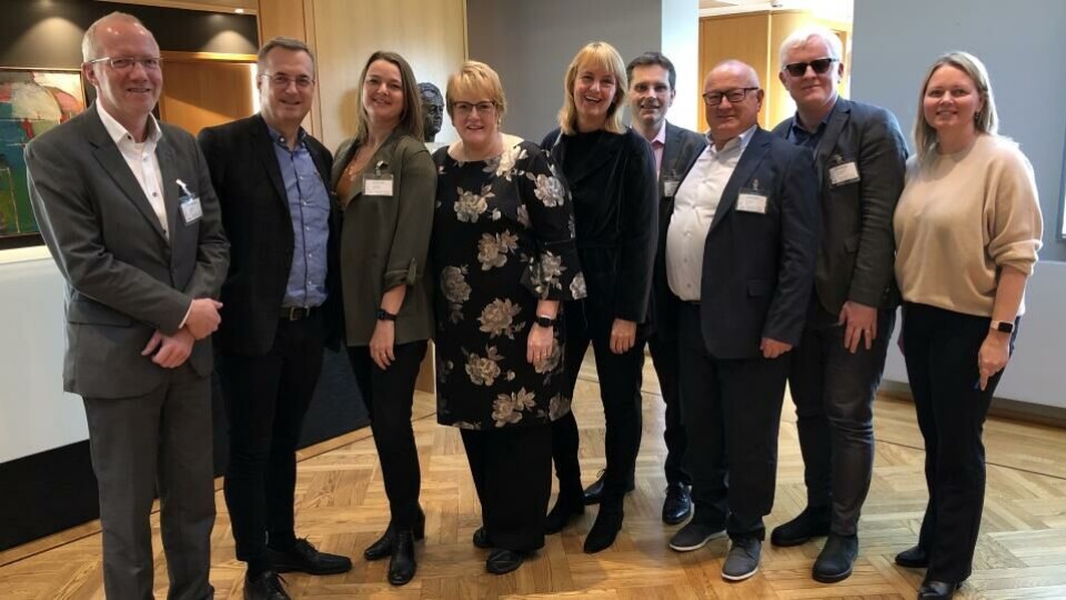 Bransjerådet hadde møte med kulturminister Trine Skei Grande mandag formiddag. Fra venstre Arne Jensen, NR; Per Brikt Olsen, Fagpressen; Hege Iren Frantzen, NJ; Grande; Randi S. Øgrey, MBL; Bjørn Wisted, MBL; Rune Hetland, LLA; Dag Idar Tryggestad, NJ og statssekretær Frida Blomgren, Kulturdepartementet. (Foto: BN).