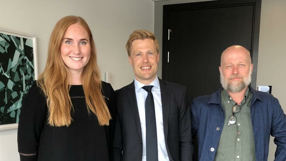 Fra venstre advokatfullmektig Pernille Gjerd Lia og advokat Rune Opdahl. Opdahl leder GDPR-gruppen i advokatfirmaet Wiersholm. Kjartan Tyvand, helt til høyre, er Fagpressens personvernspesialist Kjartan og Pernille utgjør Fagpressens GDPR-ressurs. (Foto: BN).