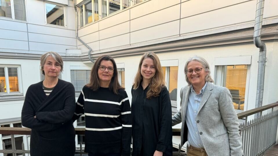 Her er redaksjonen i Magasinet Psykisk Helse: fra venstre Lise Myhre (lay out), Liz Buer (journalist), Marit Sunnanå Aalrust (journalist) og Cathrine Th. Brundell (redaktør). Foto: Charlotte Lundgren.