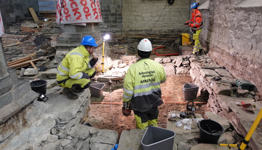 Krypten under kirkeskipet i Stavanger domkirke, graves ut i samarbeid mellom NIKU og Arkeologisk museum i Stavanger. Krypten under kirkeskipet i Stavanger domkirke, graves ut i samarbeid mellom NIKU og Arkeologisk museum i Stavanger.