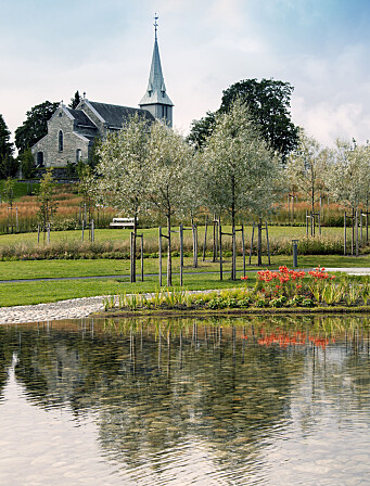<span class=" italic" data-lab-italic_desktop="italic"><span class=" font-weight-bold" data-lab-font_weight_desktop="font-weight-bold">På Havstein kirkegård i Trondheim er det etablert et vannspeil, som tilfører kirkegården en estetisk og god variasjon.</span></span> <span class=" italic" data-lab-italic_desktop="italic"><span class=" font-weight-bold" data-lab-font_weight_desktop="font-weight-bold">På Havstein kirkegård i Trondheim er det etablert et vannspeil, som tilfører kirkegården en estetisk og god variasjon.</span></span>